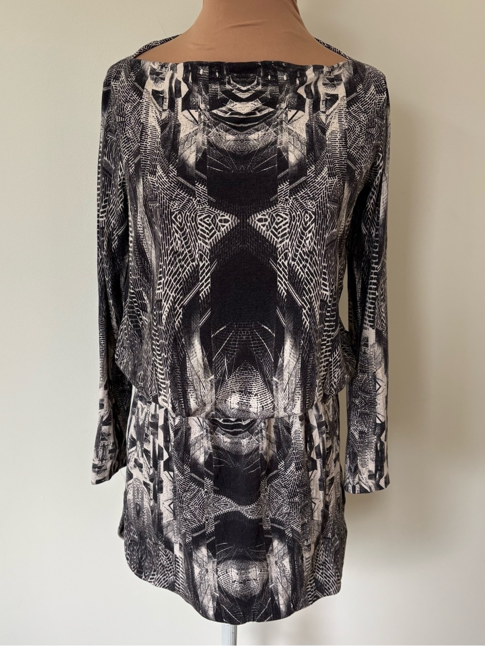 Nicole Miller Long Sleeve Black White Geometric Kaleidoscope Mini Dress EUC XS